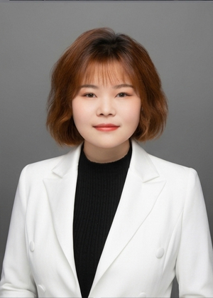 胡翠梅 May